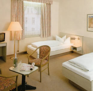 Attache Hotel Frankfurt Am Main Zimmer