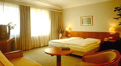 Monopol Hotel Frankfurt Am Main Zimmer