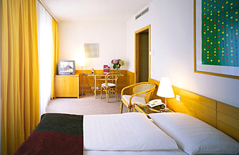 Hotel Drei Lowen München Zimmer